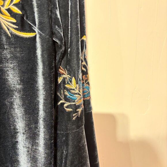Solitaire Womens Boho Top Dusty Blue Small Velvet Floral Embroidered Bell Sleeve - Picture 6 of 7